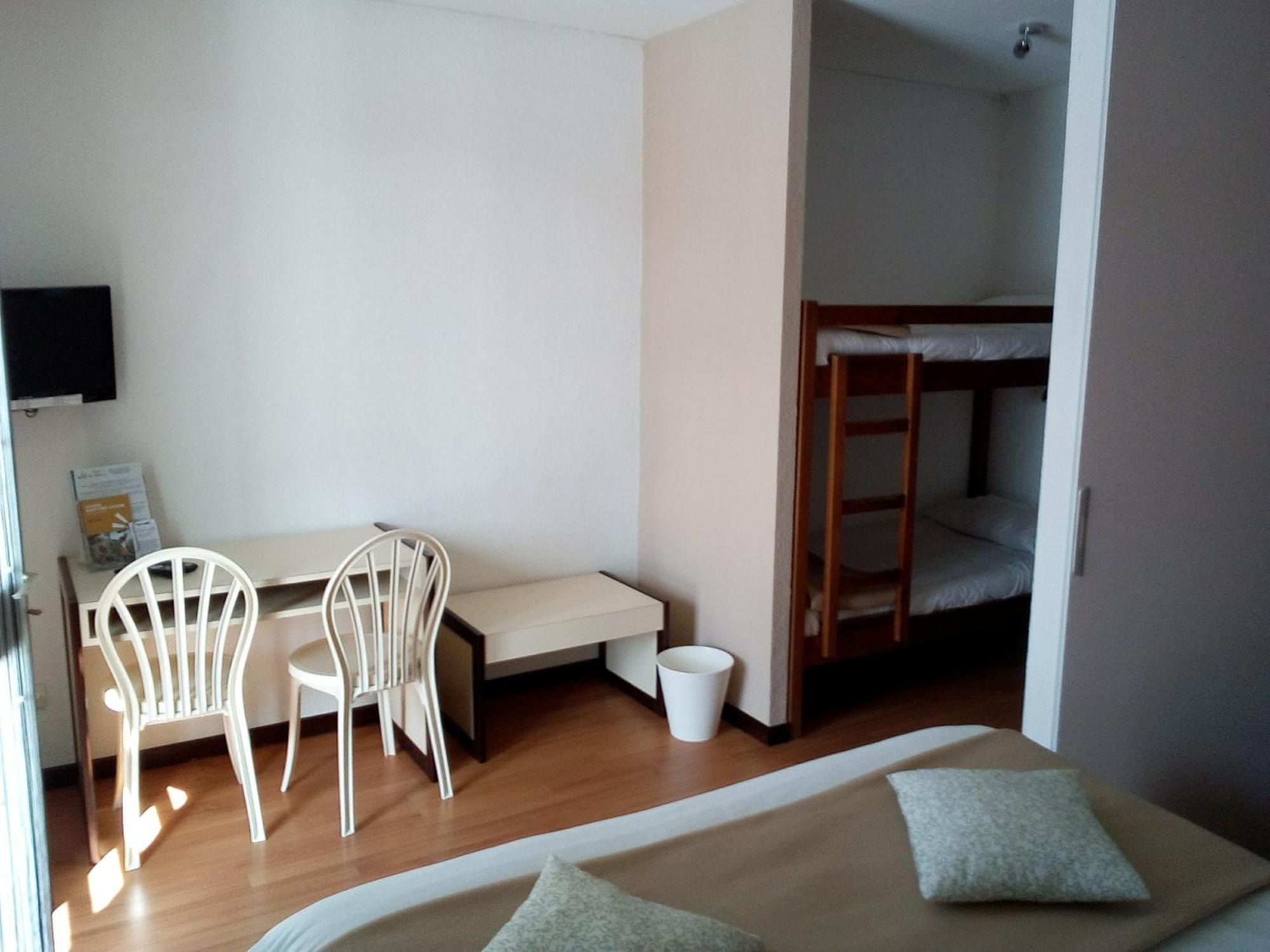 Hotel Les Gabarres Tour-de-Faure Pokoj fotografie
