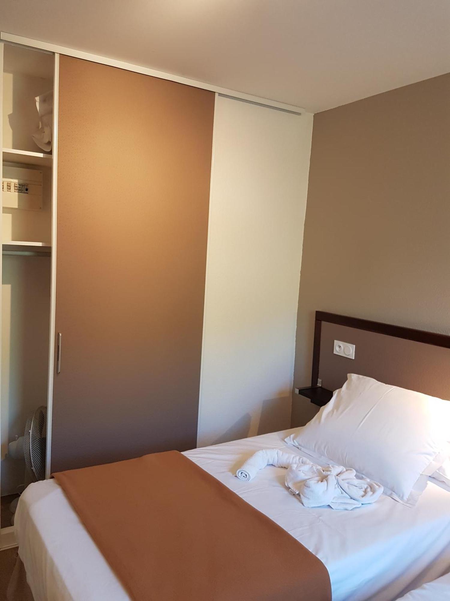 Hotel Les Gabarres Tour-de-Faure Pokoj fotografie