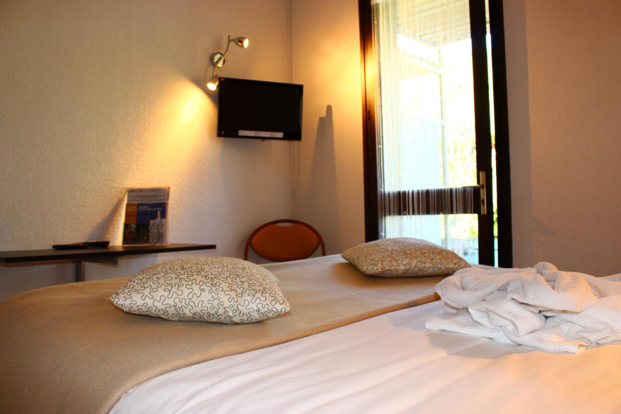 Hotel Les Gabarres Tour-de-Faure Pokoj fotografie