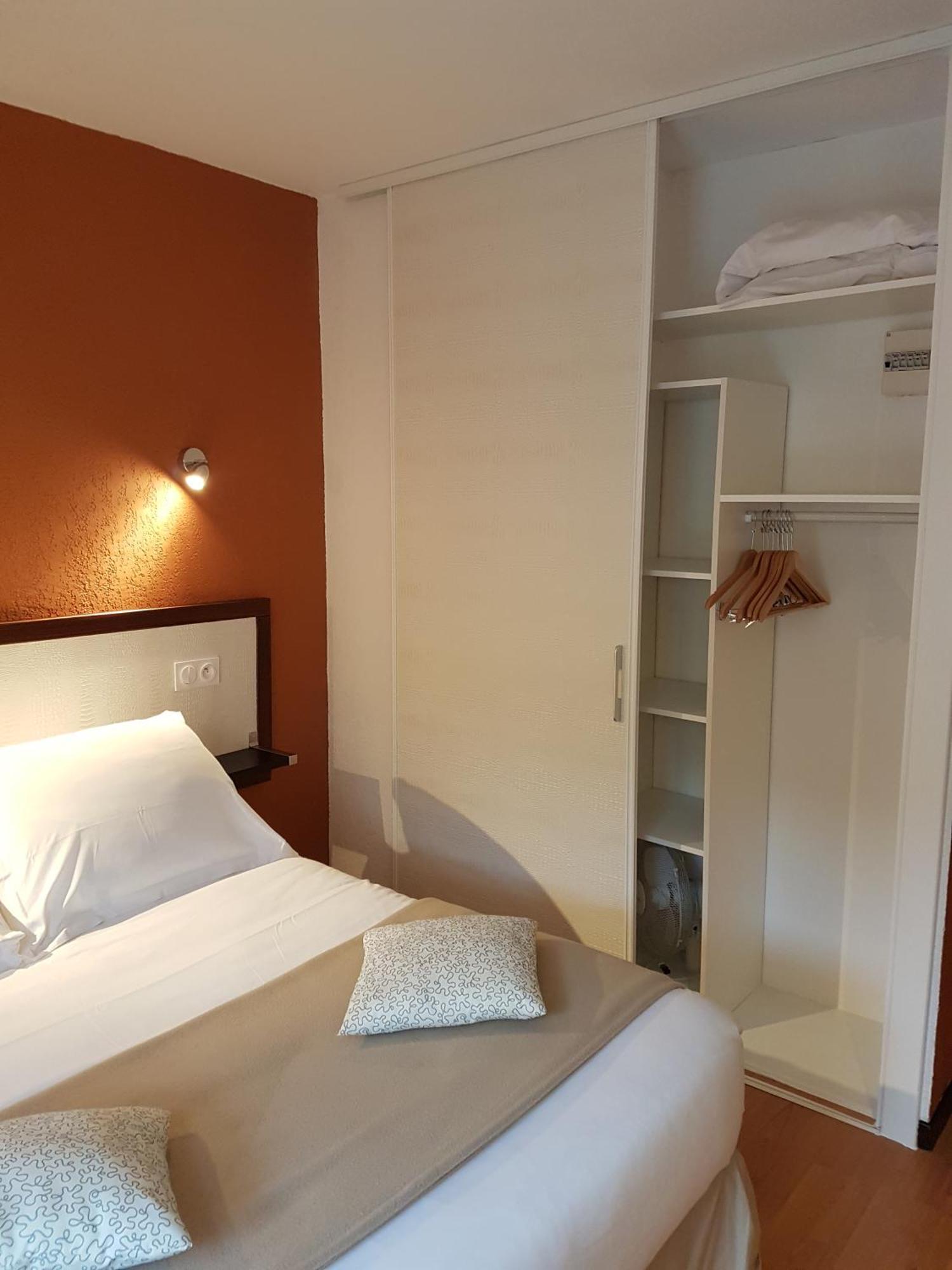 Hotel Les Gabarres Tour-de-Faure Pokoj fotografie